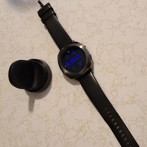 Samsung Gear Sport - Wireless Charging Dock Included